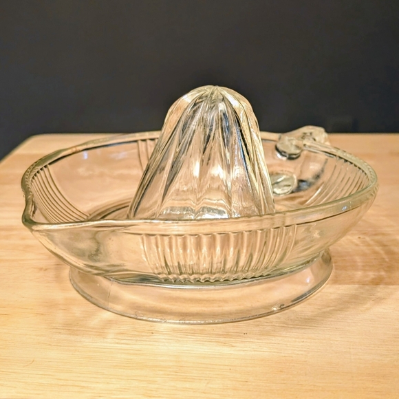 Anchor Hocking Other - Anchor Hocking Clear Glass Citrus Juicer